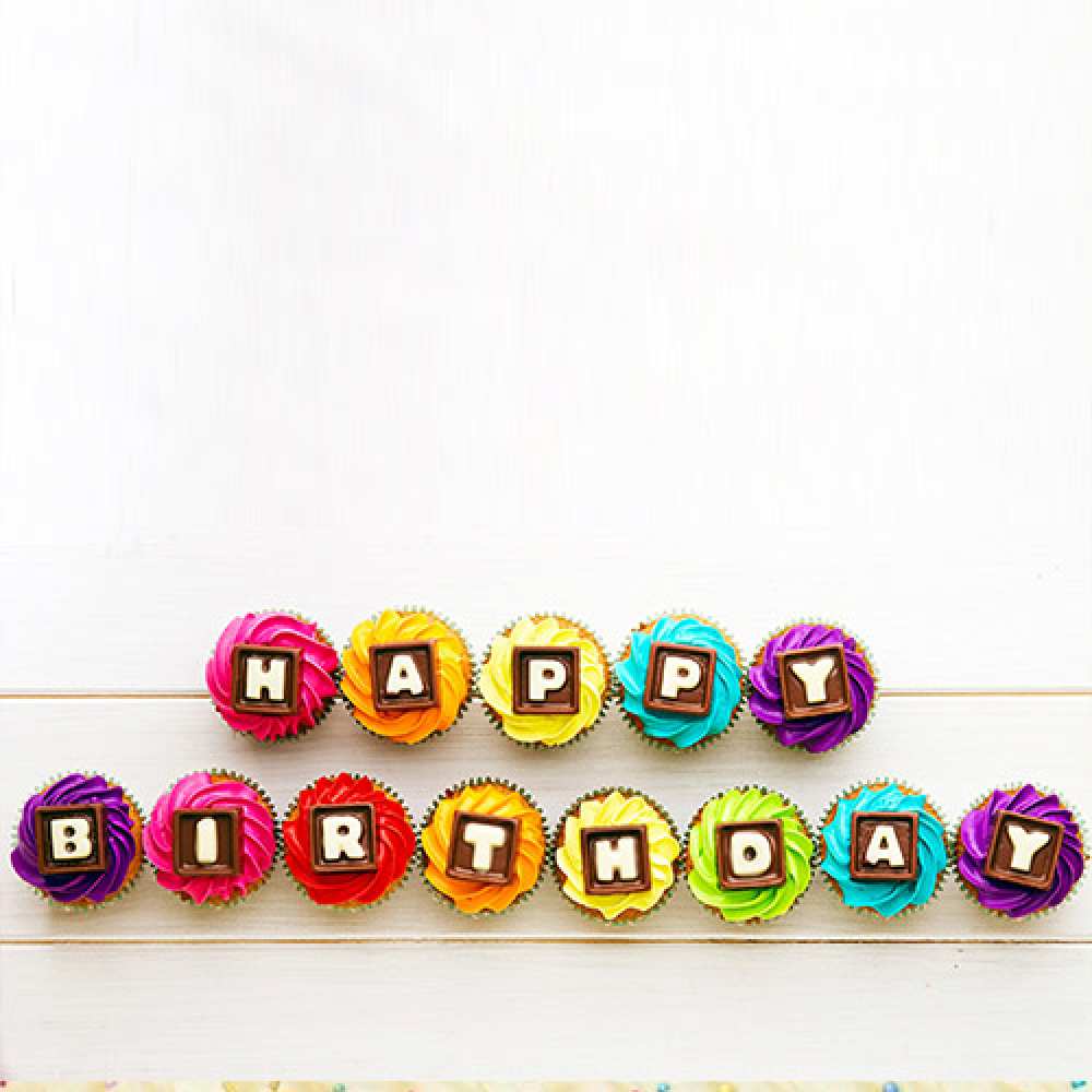 Открытка на каждый день с именем, Малек С днем рождения из кексов и шоколада Прикольная открытка с пожеланием онлайн скачать бесплатно 