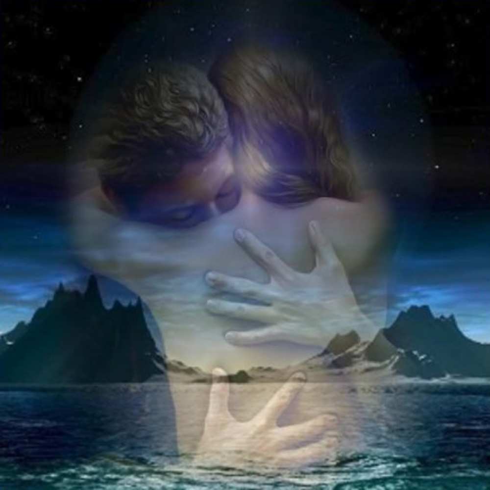 Открытка на каждый день с именем, Цветулечка Хочу обнять тебя Море и горы Прикольная открытка с пожеланием онлайн скачать бесплатно 