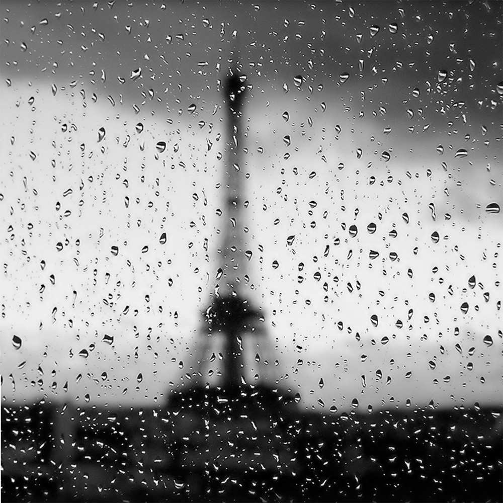 Открытка на каждый день с именем, Медвед Не грусти Париж и Эйфелева башня Прикольная открытка с пожеланием онлайн скачать бесплатно 