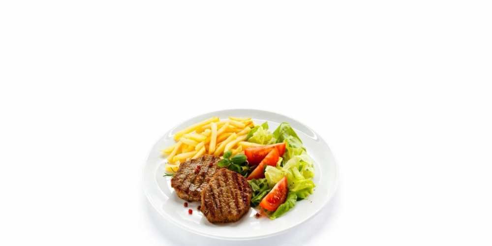 Открытка на каждый день с именем, Родная Приятного аппетита стейк,картошка фри, салат Прикольная открытка с пожеланием онлайн скачать бесплатно 