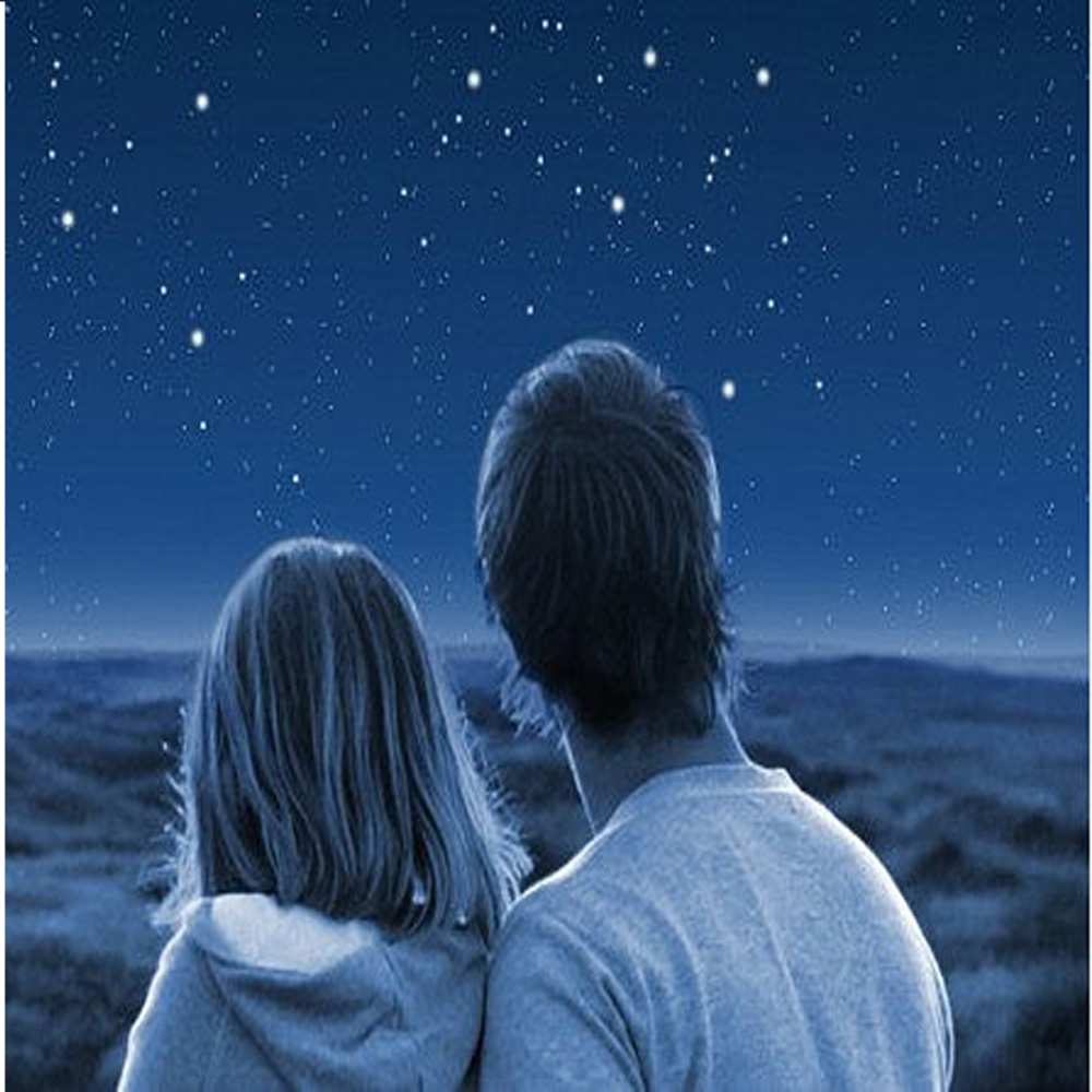 Открытка на каждый день с именем, Леонард Хочу обнять тебя парень с девушкой смотрят на звезды Прикольная открытка с пожеланием онлайн скачать бесплатно 
