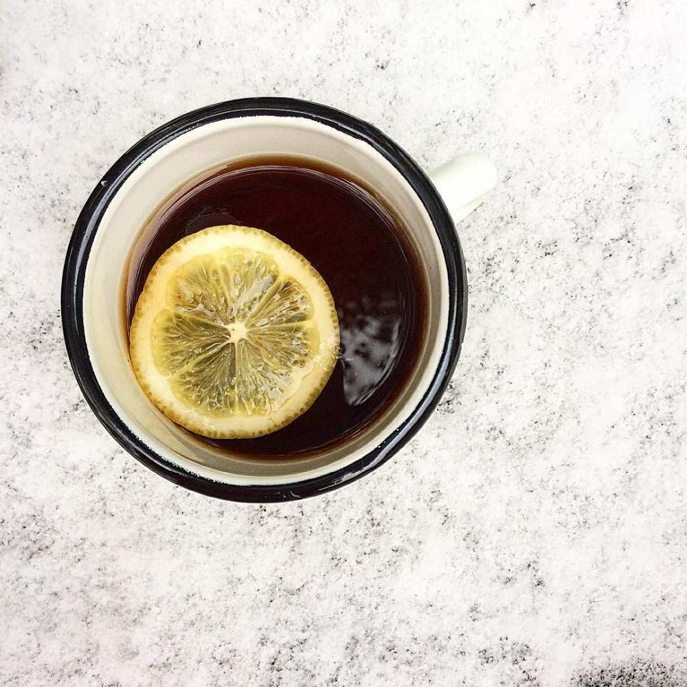 Открытка на каждый день с именем, Незабудка Выздоравливай на мраморном столе Прикольная открытка с пожеланием онлайн скачать бесплатно 