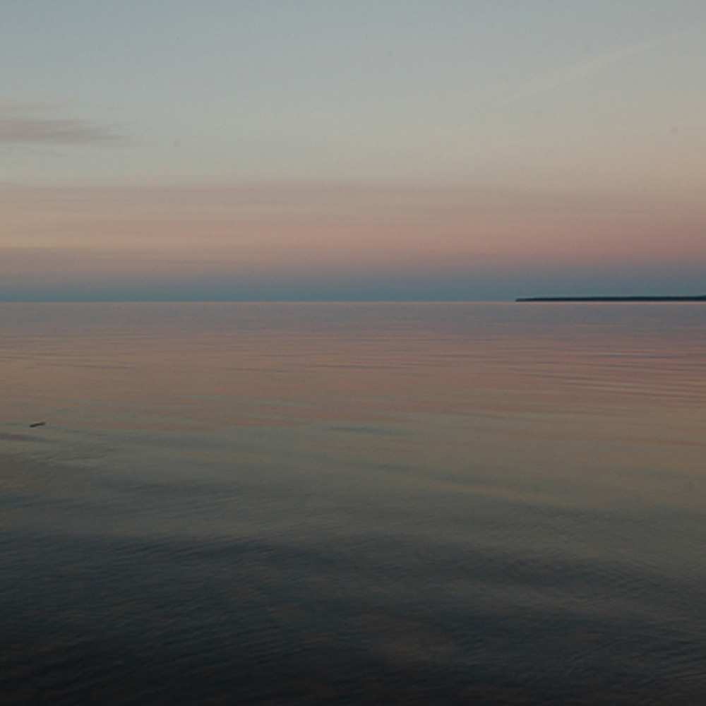 Открытка на каждый день с именем, амурчик Не грусти водная гладь Прикольная открытка с пожеланием онлайн скачать бесплатно 