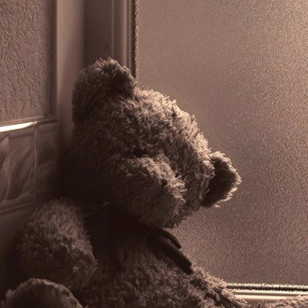 Открытка на каждый день с именем, Лёня Я по тебе скучаю скучаем тут Прикольная открытка с пожеланием онлайн скачать бесплатно 