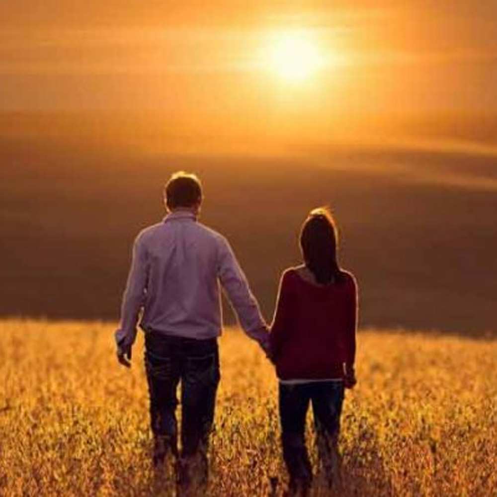 Открытка на каждый день с именем, Пpельстительная Хочу обнять тебя оранжевое фото и солнце и небо и настроение Прикольная открытка с пожеланием онлайн скачать бесплатно 